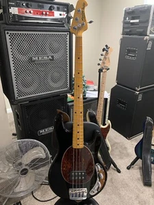 bass guitar - Picture 1 of 1