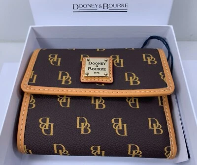 Carteira Dooney & Bourke Blakely aba pequena🤎🤎 cor marrom Tmoro - Imagem 1 de 4