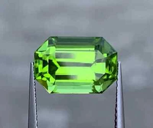 VVS 5.58 CT Natural Green Peridot Gemstone Emerald Cut From Pakistan - Picture 1 of 2