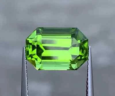 VVS 5.58 CT Natural Green Peridot Gemstone Emerald Cut From Pakistan - Image 1 of 2