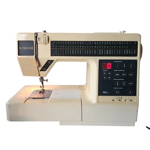 Singer 2210 Computerized Sewing Machine unit only powers up. - Picture 1 of 8