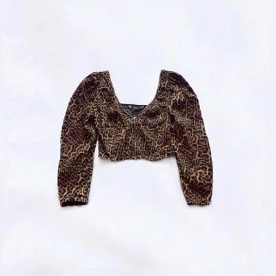 Top corto Zara estampado animal leopardo anillo tórico cremallera manga abullonada talla pequeña Foto 1 de 4