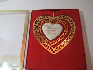 NIB ~ Lenox Heart ~A Friend is a Gift You Give Yourself ~ Christmas ORNAMENT - Picture 1 of 2