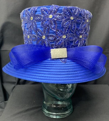 Broche sombrero azul real de diseñador Whittall & Shon apliques flores acento plateado Foto 1 de 4