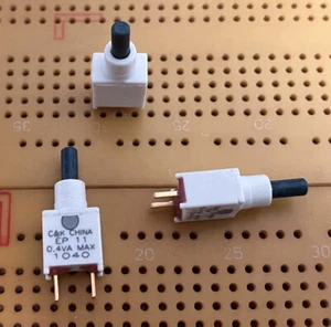 0,4 VA SPST-NO kleiner Drucktastenschalter Gold IP57 versiegelt PCB C&K EP11 mehrere Stück - Bild 1 von 7