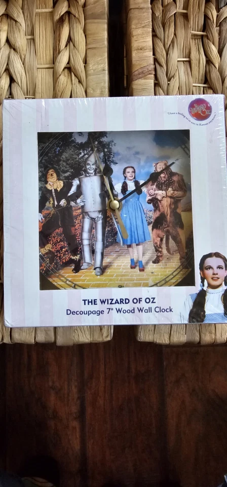NOVO NA CAIXA RELÓGIO DE PAREDE VANDOR WIZARD OF OZ 7" DECOUPAGE MADEIRA - Imagem 1 de 1