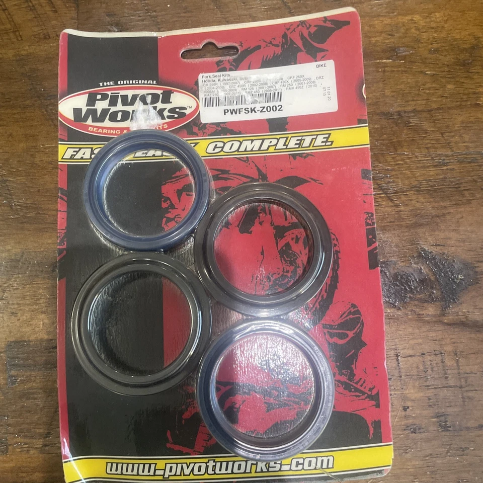 Kit de sellado de aceite y polvo para horquilla delantera Pivot Works (PWFSK-Z002) Honda, Kawasaki, Suzuki Foto 1 de 1