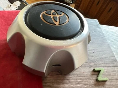 #Z (1) **RARE* 1993-1998 Toyota T100 LAND CRUISER silver  GOLD LOGO Center cap - Image 1 of 4