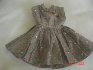 Spaß Vintage 70er Jahre ? 16" Puppenkleid mit bezauberndem Druck - Bild 1 von 8