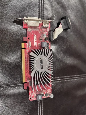 ASUS AMD Radeon HD 5450 (EAH5450 SILENT/DI/512MD2(LP)) 512MB / 512MB (max) DDR2 - Image 1 of 4