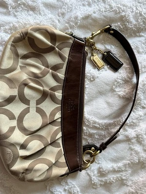 Bolso de hombro Coach Signature mini hobo vintage de principios de los años 00 Foto 1 de 4