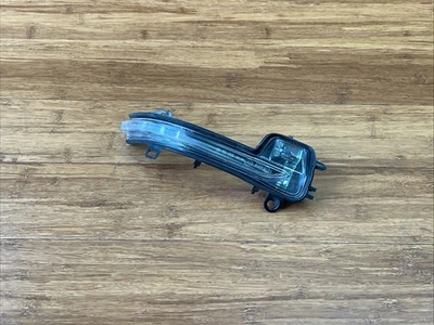 Indicador de espelho auxiliar dianteiro esquerdo BMW 228i F44 2020-2024 fabricante de equipamento original - Imagem 1 de 4