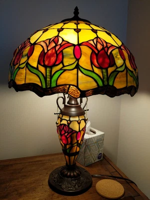 Настольная лампа в стиле Тиффани цветок тюльпана красное витражное стекло винтажный прикроватный светильник - Изображение 1 из 4