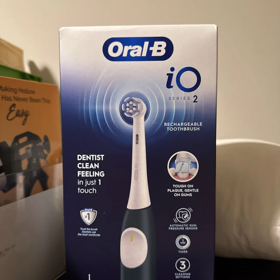 Cepillo de dientes eléctrico recargable Oral-B iO Series 2, verde Foto 1 de 1