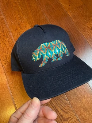 Pendleton Oso Tribal Azteca Azul Marino Oscuro SnapBack Bordado Los Clásicos Yupoong Foto 1 de 4