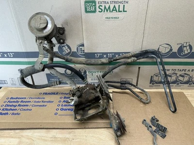 84-95 TOYOTA 4Runner PICKUP POWER STEERING Pump And Bracket Reservoir 22r 22RE - Image 1 of 4