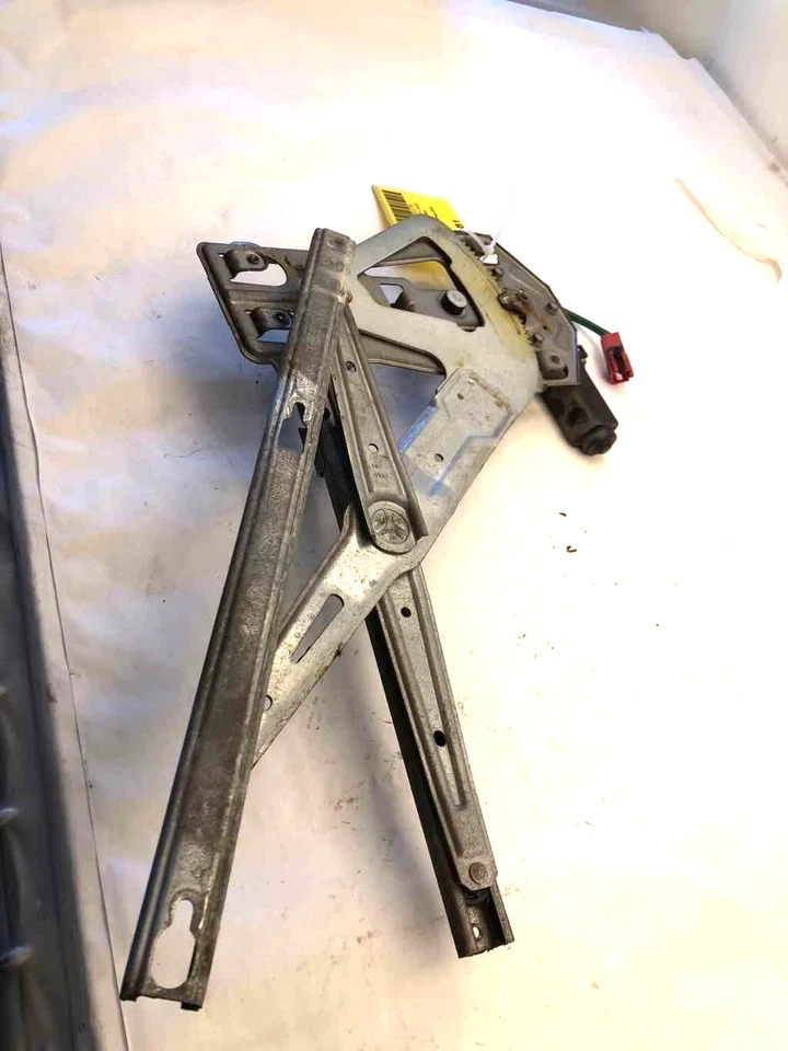 1995 - 1996 CHRYSLER CIRRUS Rear Window Electric Regulator Right Passenger Side - Image 1 of 4