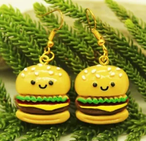 BURGER HAPPY FACE EARRINGS Cute Novelty Adorable Mini Food Hamburger Funny Cool - Bild 1 von 3