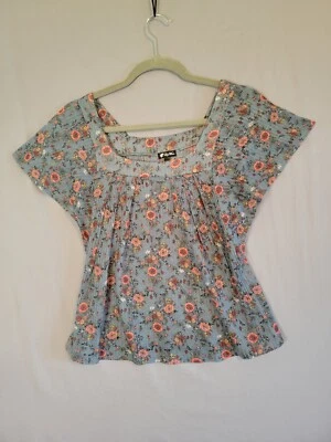Lily White Short Sleeve Blouse Womens Size XS Ribbed Blue Floral Batwing Sleeves - Image 1 of 4