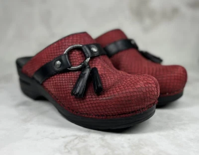 Zuecos de cuero Dansko Shandi para mujer 5,5 borlas arándano piel de serpiente estilo artístico Foto 1 de 4