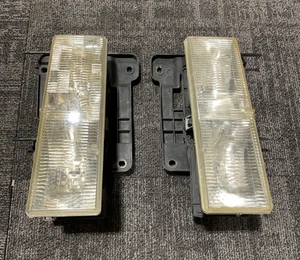 Compuesto de faros para camioneta Chevrolet 3500 90-02 (ambos lados) - Imagen 1 de 3