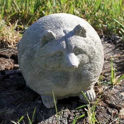 Estatua de mapache gordito 7,5" de largo, decoración de patio de jardín de cemento Foto 1 de 4
