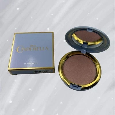 MAC COSMETICS Disney CINDERELLA 🖤 COUPE D'CHIC Iridescent Powder HIGHLIGHTER - Image 1 of 4