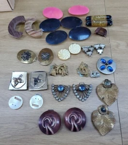 32 Vintage VERSCHIEDENE SCHUHKLAMMERN Metall, Bakelit?, Muschel, Strass, Holz - Bild 1 von 9