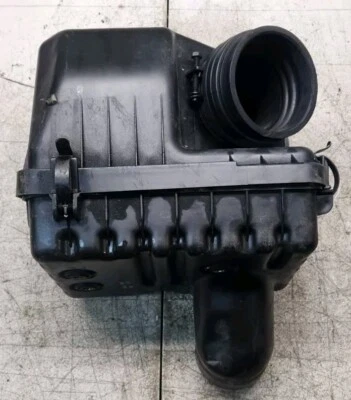 Корпус воздушного фильтра в сборе 2003-2006 Hyundai Santa Fe 3,5 л V6 от оригинального производителя - Изображение 1 из 4