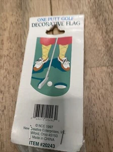 One Putt Golf Decorazione da Appendere Nylon Bandiera NCE 1997 #20243 in confezione - Foto 1 di 5