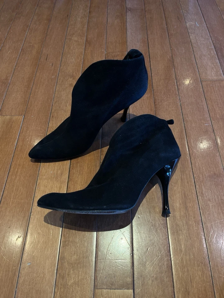 Stuart Weitzman Black Suede Ankle Boot Pointed Toe Split Front Heel 7.5 M - Image 1 of 4