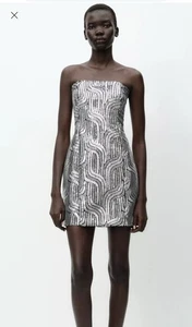 Zara: Short dress with a straight neckline and bare shoulders. Sequin appliqué  - Picture 1 of 11