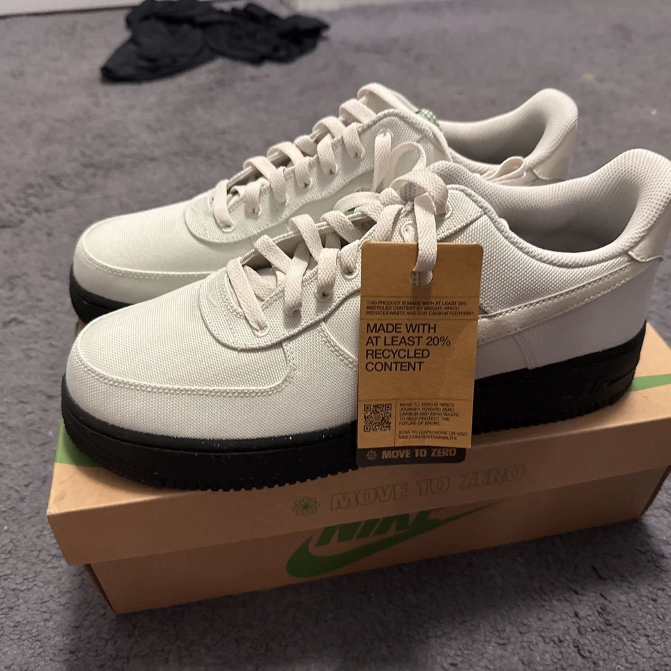 Tenis para hombre Nike Air Force 1 '07 LV8 Sea Glass negro clorofila Foto 1 de 4