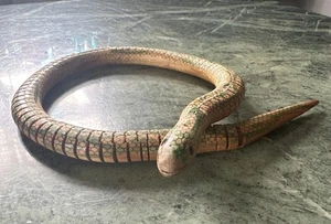 Serpente articolato vintage in legno dipinto texture occhi vetro decorazione Halloween 27" - Foto 1 di 11