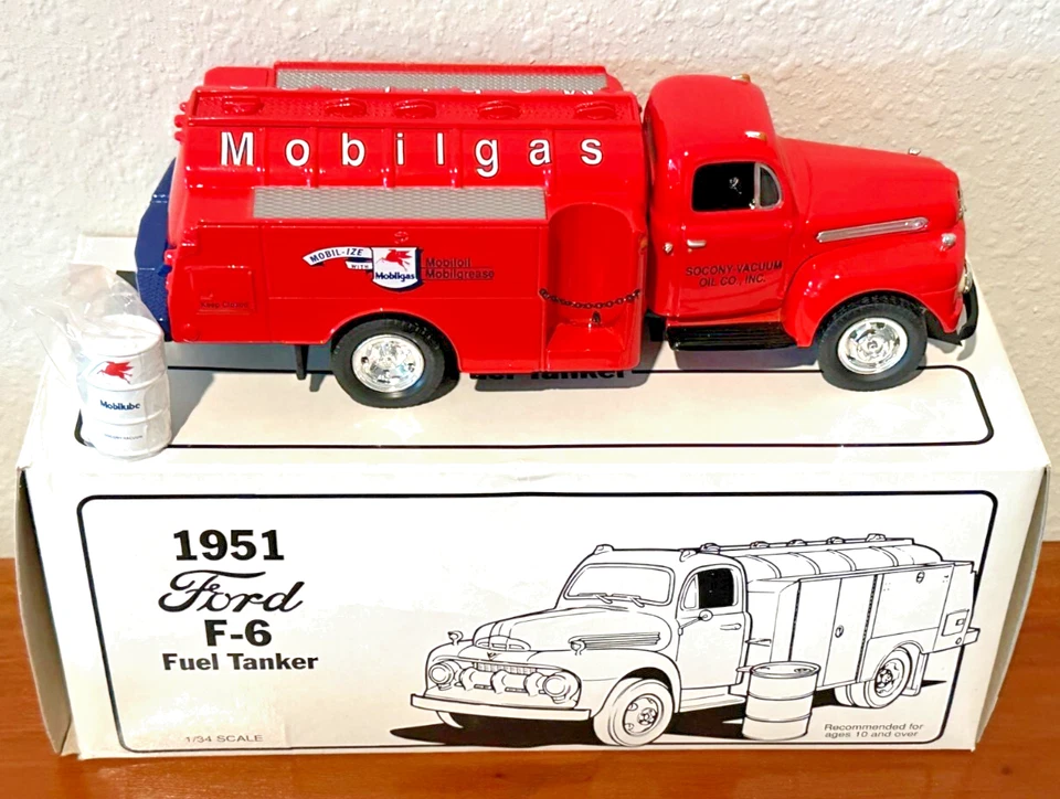 First Gear 1/34 Mobil Gas 1951 Ford F-6 cisterna de combustible 19-1023 Foto 1 de 1