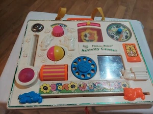 Vintage Fisher Price 1970er 80er Jahre Krippe Spielzeug Aktivitätscenter Baby Retro Kinderzimmer Dekor - Bild 1 von 6