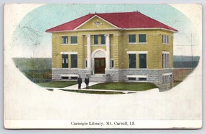 Cartolina Mt Carroll Illinois ~ Carnegie Library Vignetta ~ Uomini sul marciapiede ~ 1911 - Foto 1 di 2