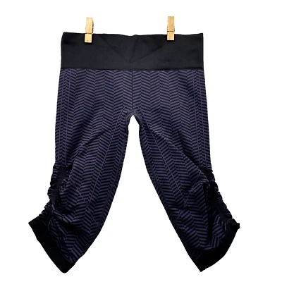 Leggings Lululemon 10* Púrpura Negro Chevron Acanalados Capri Recortados Elastizados Para Mujer Foto 1 de 4