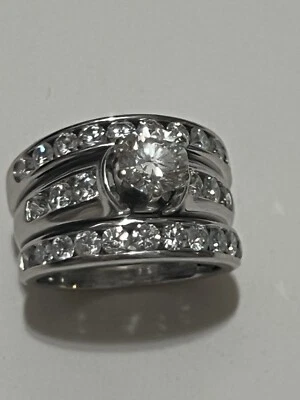 1.00 CT Round Cut Diamond - Bridal Set Ring With 27 Additional Diamonds - Image 1 of 4