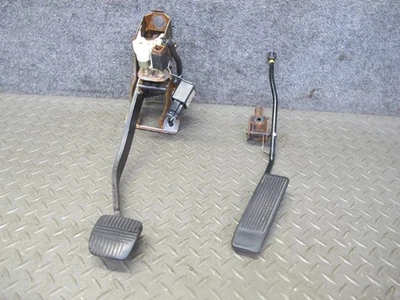 Nissan Z32 300ZX 1993 M/T acelerador de aceleración de gasolina y juego de pedales de parada de freno OEM Foto 1 de 4