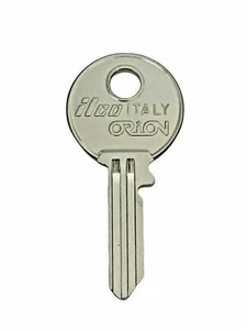 1 1960's Norton Various Models Motorcycle R62DH UN10L UN3 UO25 62DHR Key Blank - Picture 1 of 12