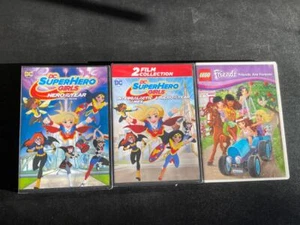 3 GIRLS DVD MOVIES (2) DC SUPER HERO GIRLS (NEW) & LEGO FRIENDS FRIENDS R FOREVE - Imagen 1 de 1