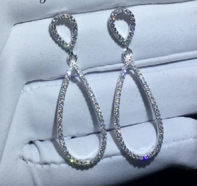 Pendientes colgantes lágrima diamantes creados en laboratorio de 1,90 quilates acabado oro blanco de 14 quilates Foto 1 de 4