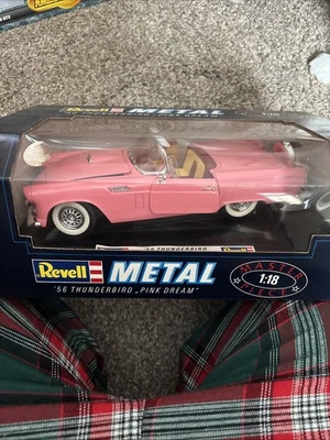 Coche diecast Revell Metal 1956 Thunderbird Pink Dream 1/18 Foto 1 de 3