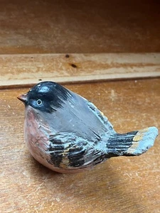 Faux geschnitzt Holz massiv Harz rustikal mollig Rotkehlchen wie Vogel Figur - 2 und 7/8 - Bild 1 von 8