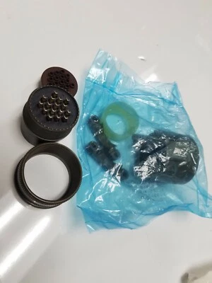 1 NIB AMPHENOL MS3106E24-5S CIRCULAR CONNECTOR PLUG  - Image 1 of 2