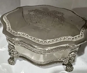 Silver Plate Jewelry Trinket Box Lions Feet & Crest Int'l Silver Co Vintage - Picture 1 of 12
