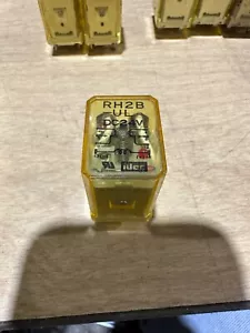 Relé IDEC RH2B-UL DC24V W388 - Imagen 1 de 1
