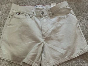 NWT Vintage Tommy Hilfiger Women's Cream Cotton Shorts. Size: 6. Year: 2000 - Picture 1 of 4