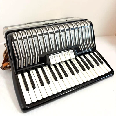 Acordeón YAMAHA YA-80 34 teclas 80 bajos instrumento musical negro buen usado Foto 1 de 4